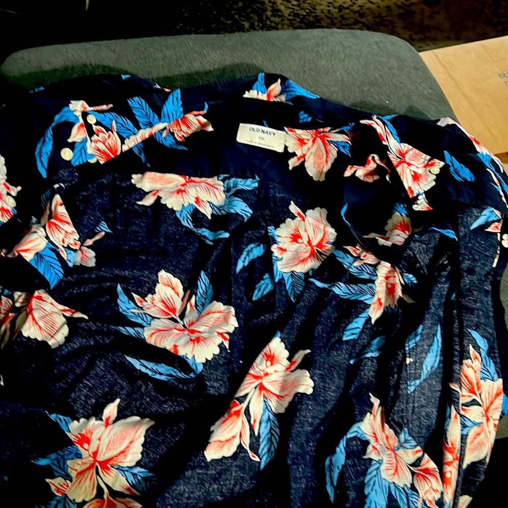 NWT old navy Hawaiian shirt 2xl never worn